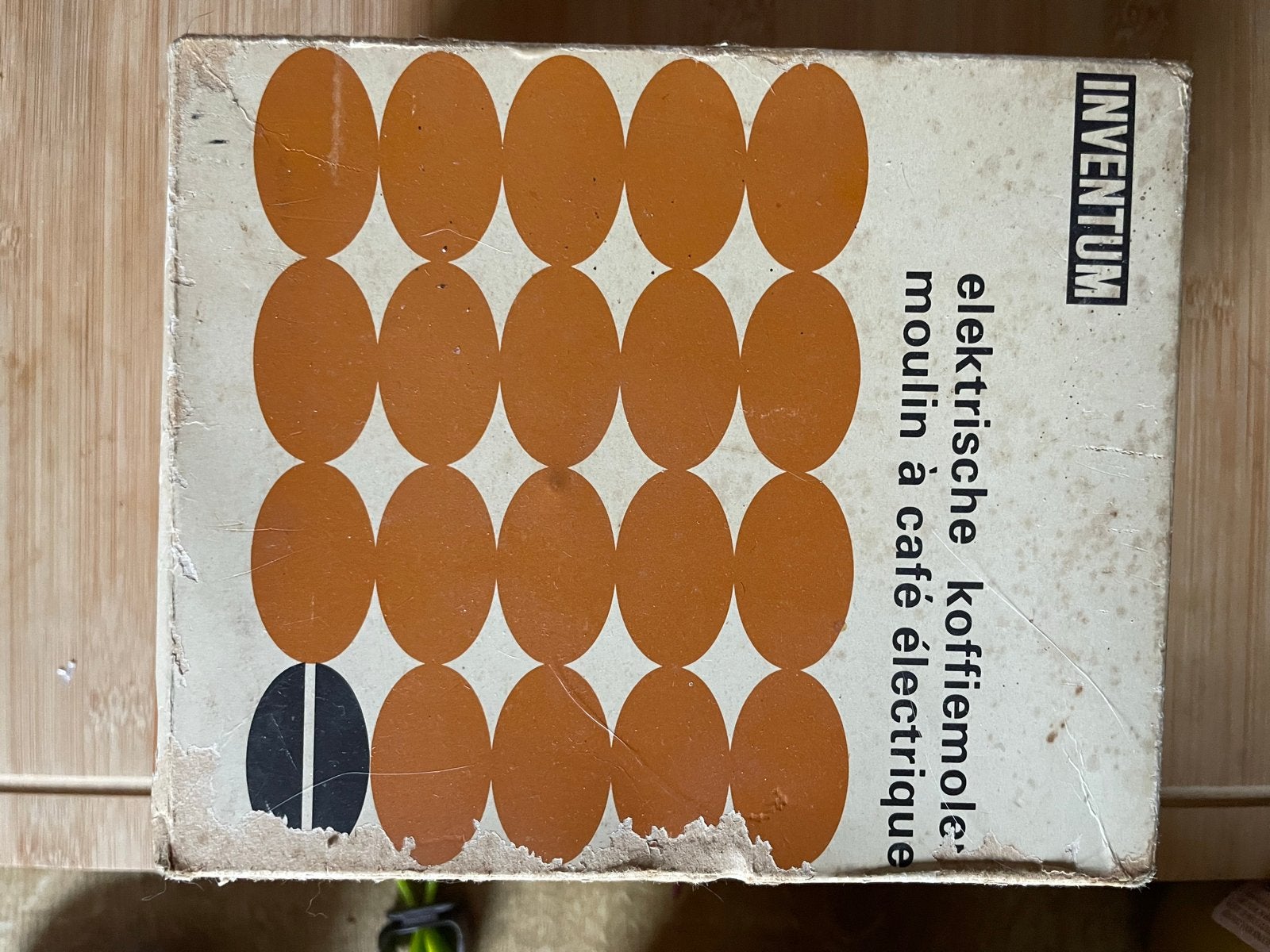Retro Inventum elektrische koffiemolen met muurhouder, Ophalen of Verzenden, Gebruikt, Overige modellen, Koffiebonen