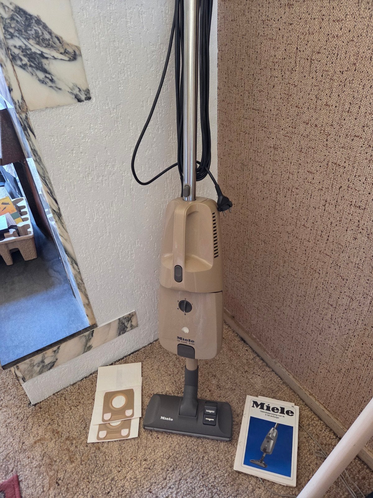 Miele DE LUXE S 126 Stofzuiger - Vintage en Functioneel, Stofzak, Inclusief accessoires, Gebruikt, Ophalen of Verzenden
