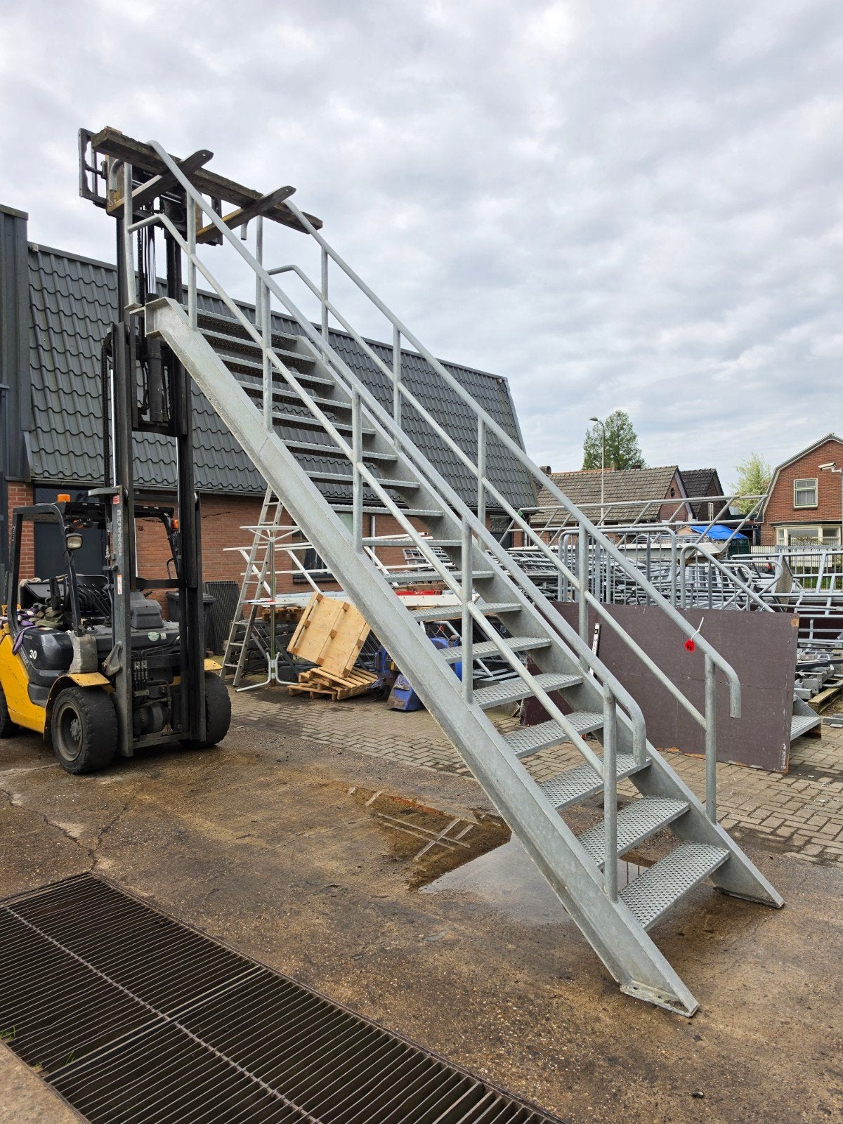 Stalen trap gegalv. Hoog 3,3 mtr. Nor069, Doe-het-zelf en Verbouw, Ophalen, 2 tot 4 meter