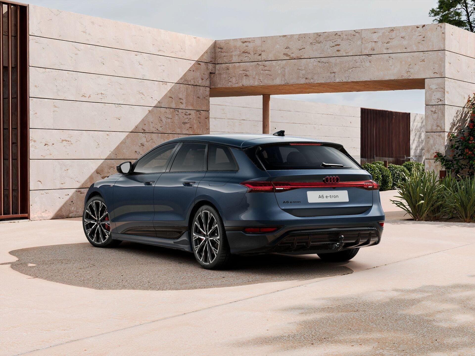 Audi A6 Avant e-tron S edition 367pk performance 100 kWh | V, Auto's, Automaat, 12 maanden, Achterwielaandrijving, Blauw