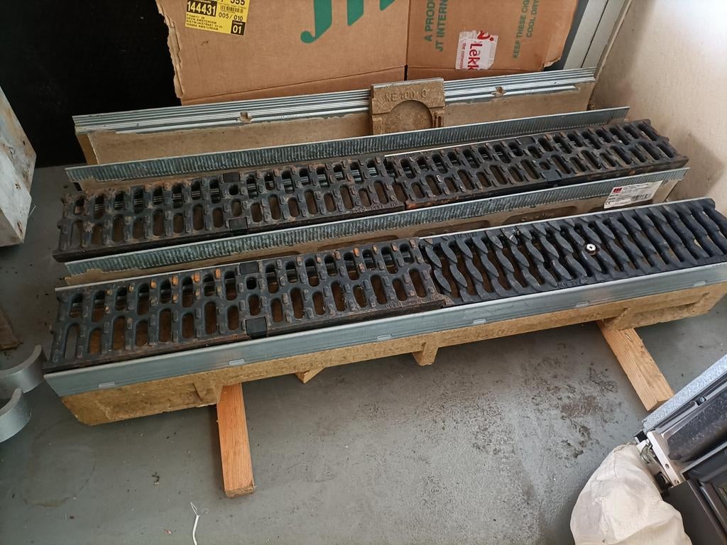 Lijngoot voor zwaar verkeer -aco v100, Ophalen, Minder dan 2 meter, 80 mm of meer