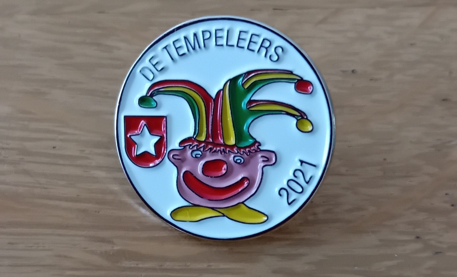 tempeleers button speld 2021 carnaval mestreech, Ophalen of Verzenden, Overige onderwerpen