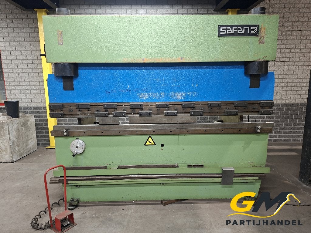 Div. metaalbewerkingsmachines o.a kantbank, Ophalen