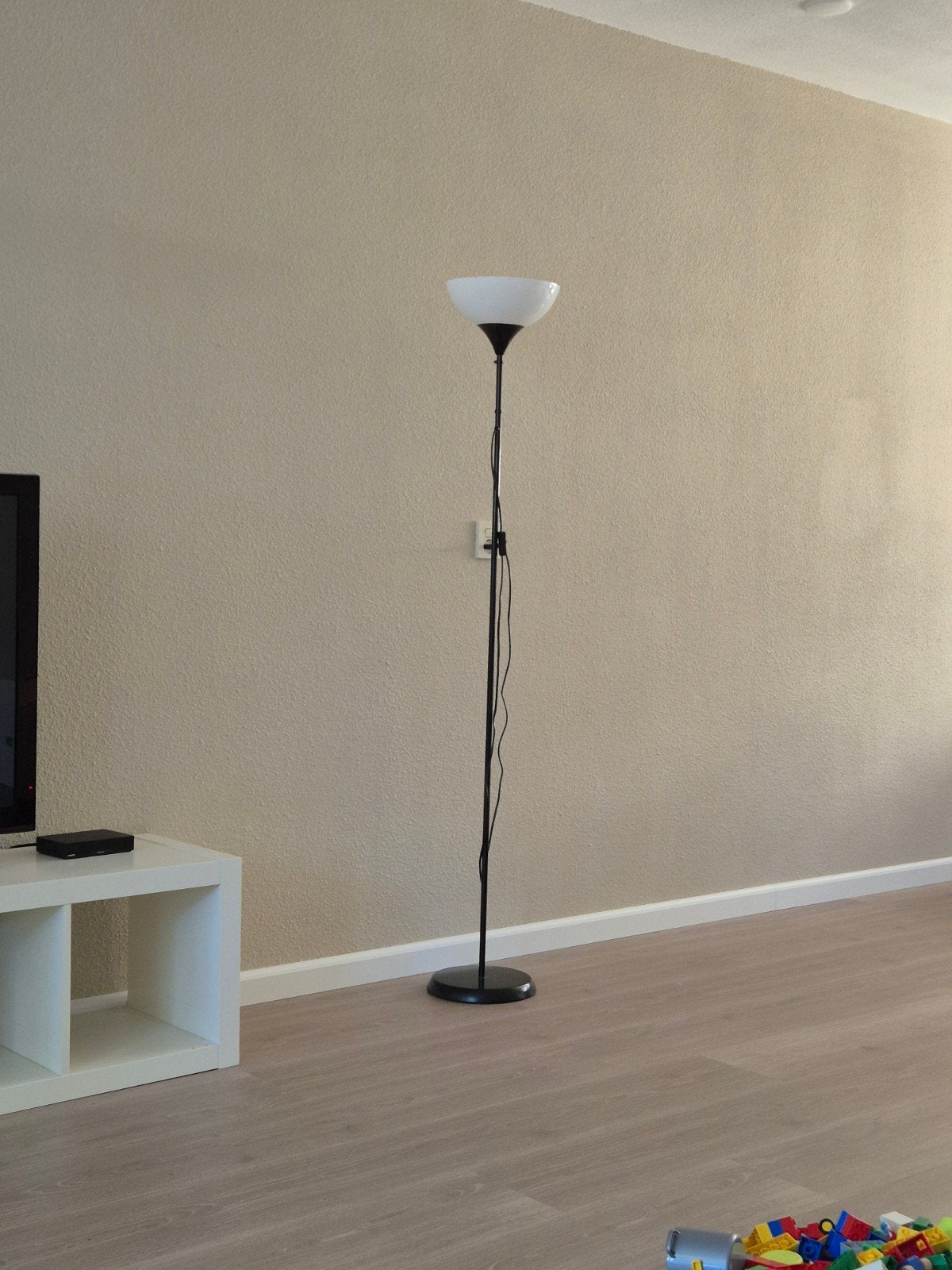 Zwarte vloerlamp met witte kap, Ophalen, Gebruikt, E27 (groot), Glas