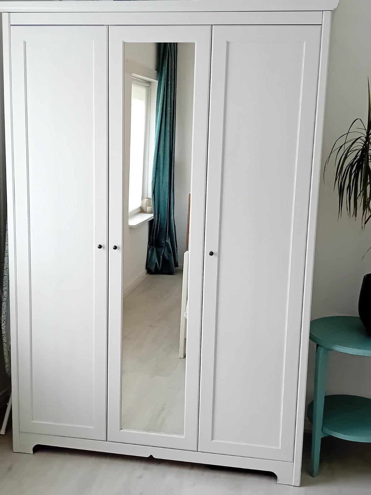 Witte kledingkast met spiegeldeur (IKEA Aspelund), Huis en Inrichting, Ophalen, Met deur(en), Gebruikt, 100 tot 150 cm