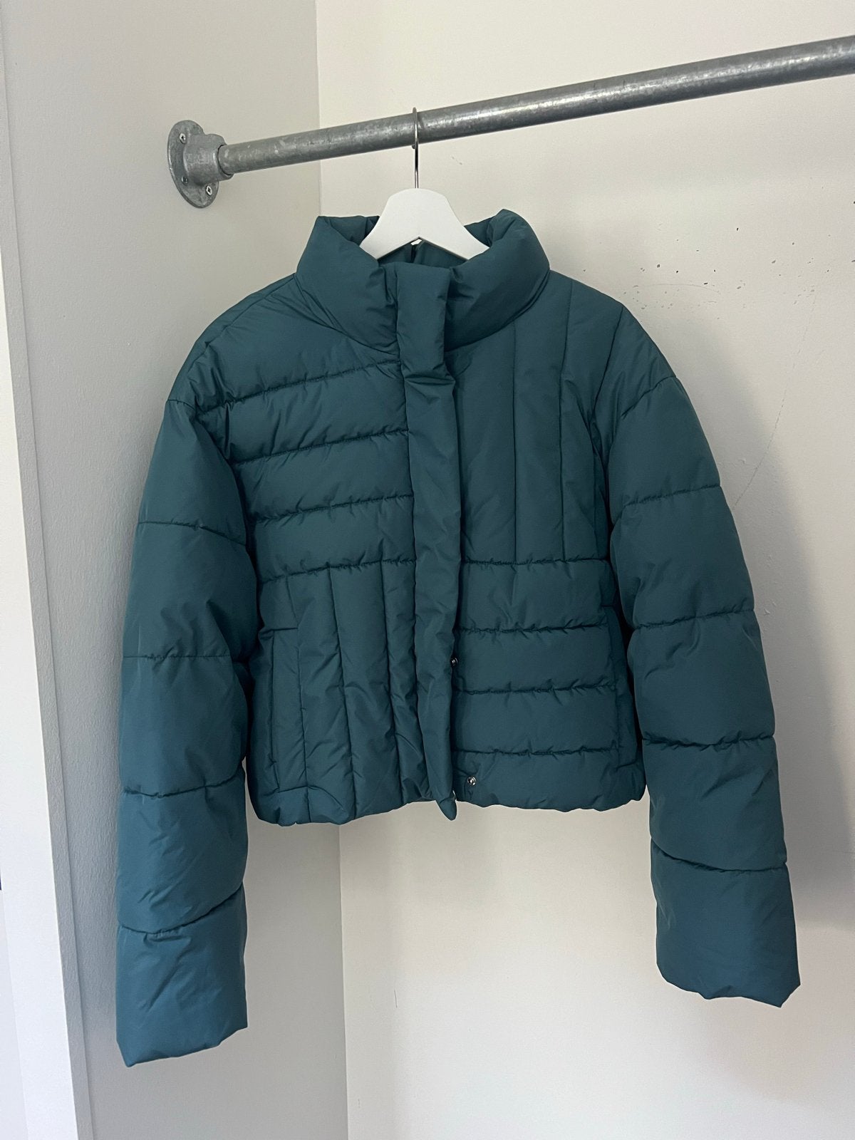 NA-KD Puffer Jacket Groen Maat 38, Ophalen of Verzenden, Nieuw, Maat 38/40 (M), Groen