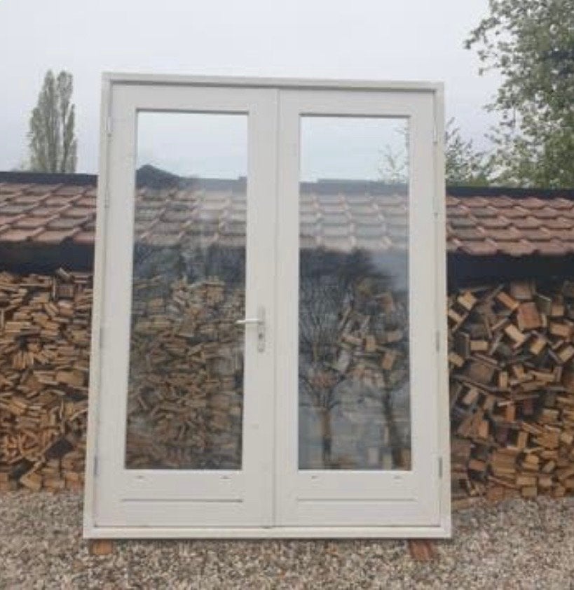 Kozijn met dubbel openslaande deuren en dubbelglas, Gebruikt, Ophalen of Verzenden, Buitendeur, Hout