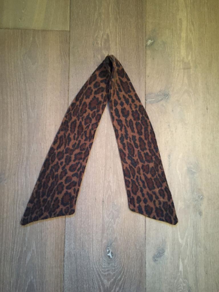 Sjaal met dierenprint; bruin/zwart wolmengsel; lengte 100 cm, Meisje, Ophalen of Verzenden, Zo goed als nieuw, De Bijenkorf
