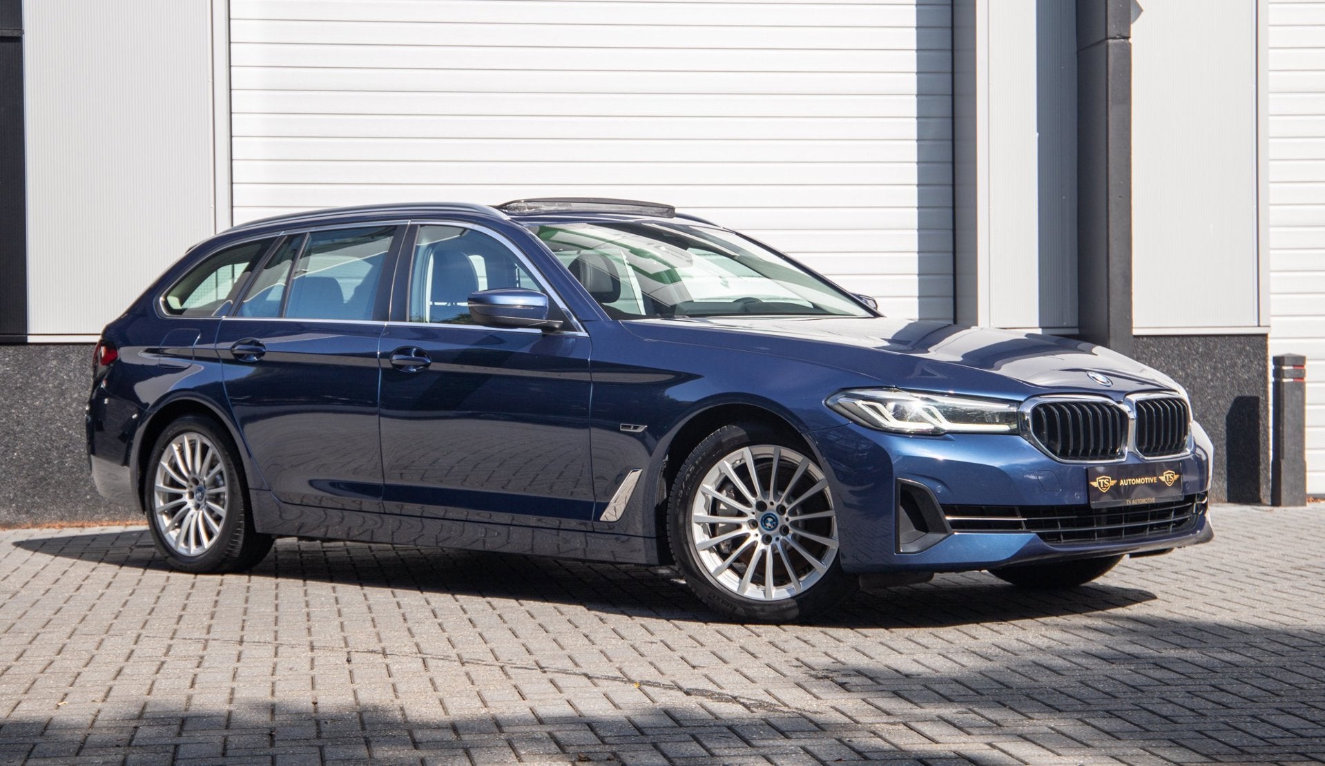 BMW 5-serie Touring 530e High Executive / SOH 89% / Pano / K, Gebruikt, Zwart, 4 cilinders, Blauw