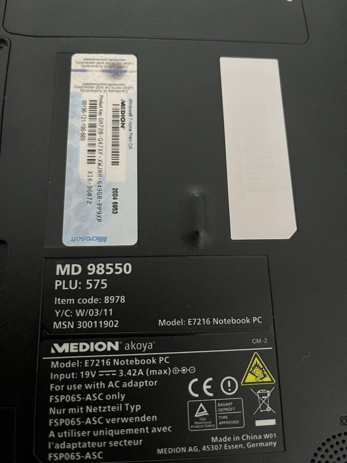 Medion Akoya E7216 Laptop - Defect (geen HDD, accu defect), Computers en Software, Ophalen, Qwerty, Niet werkend, 17 inch of meer