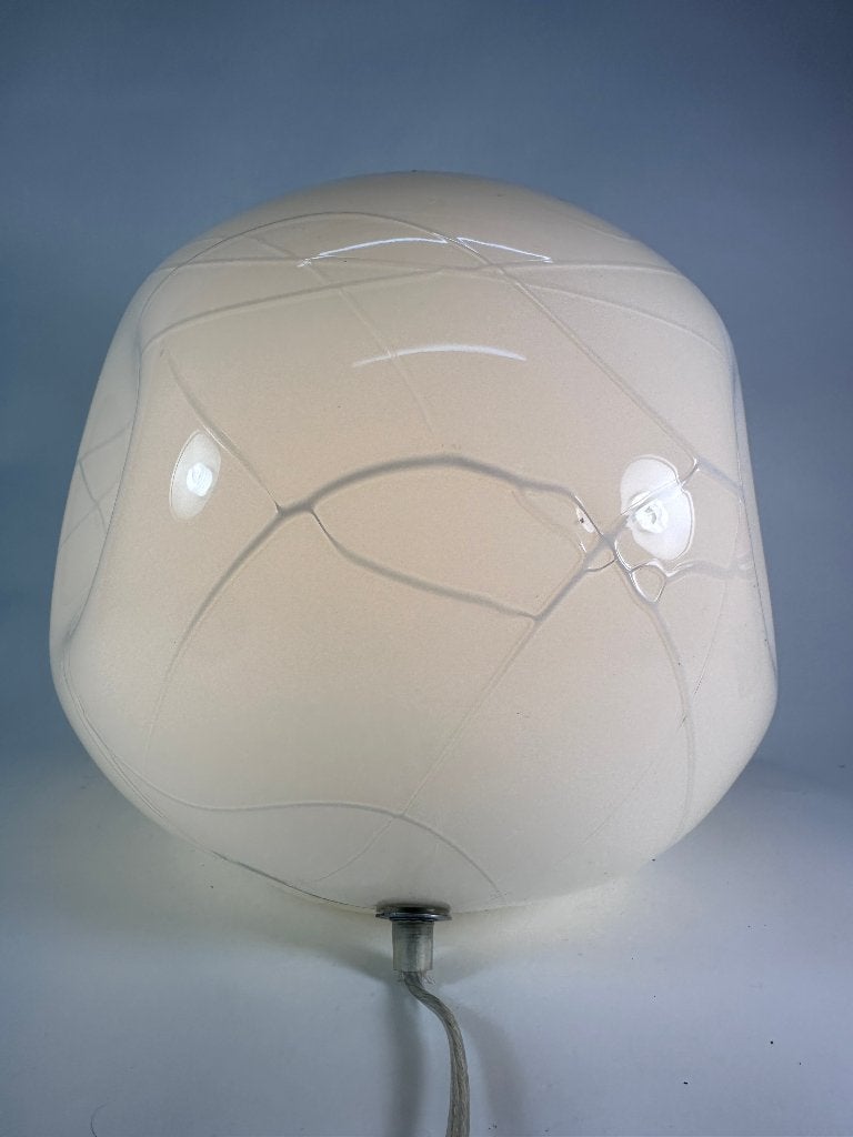 Mid Modern tafellamp, wit geaderd opaline glas by Vandeheg, Overige merken, 30 cm, Wit, Modern
