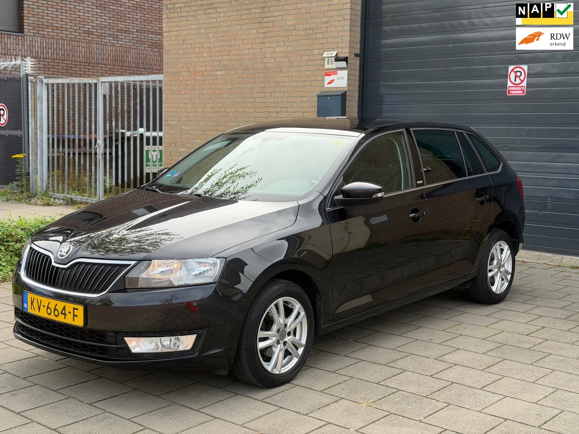 Skoda Rapid Spaceback 1.2 TSI Greentech JOY Clima Cruise Con, Auto's, Voorwielaandrijving, Dealer onderhouden, Gebruikt, Alcantara