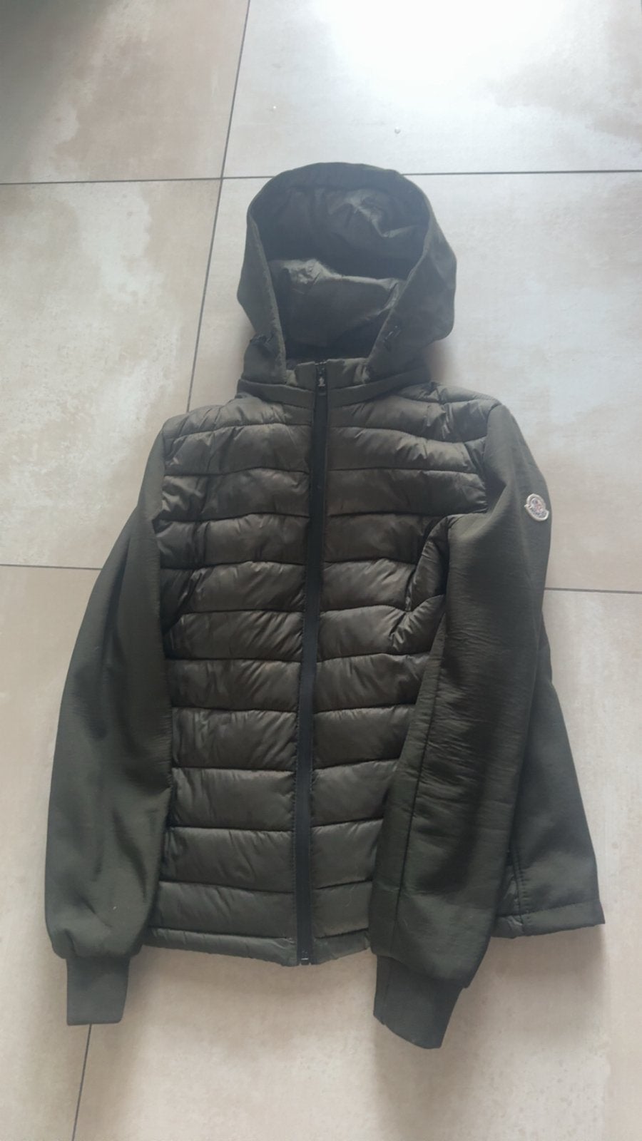 Moncler winterjas - Maat M - Khaki/Groen - Zo goed als nieuw, Kleding | Heren, Ophalen of Verzenden, Zo goed als nieuw, Groen