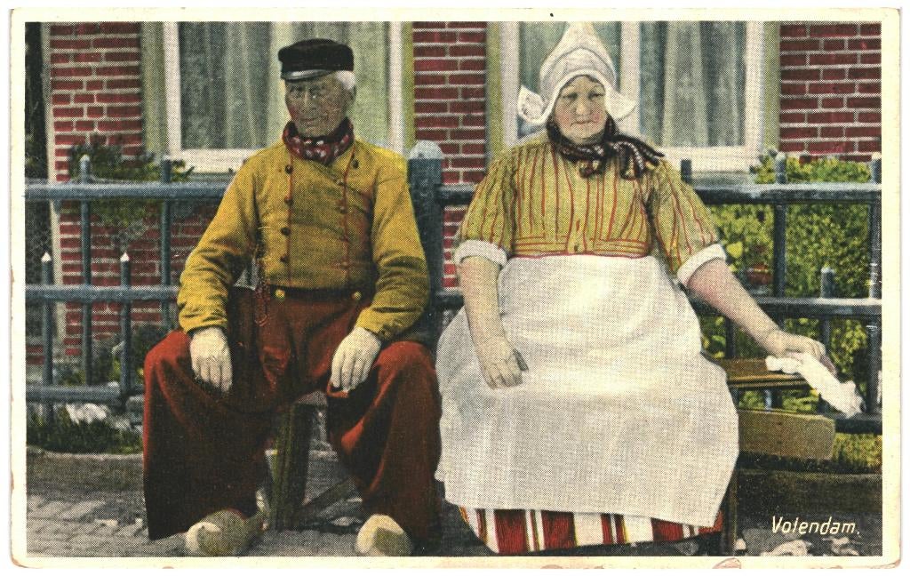 967319 Volendam Klederdracht 1942 Zegel verwijderd