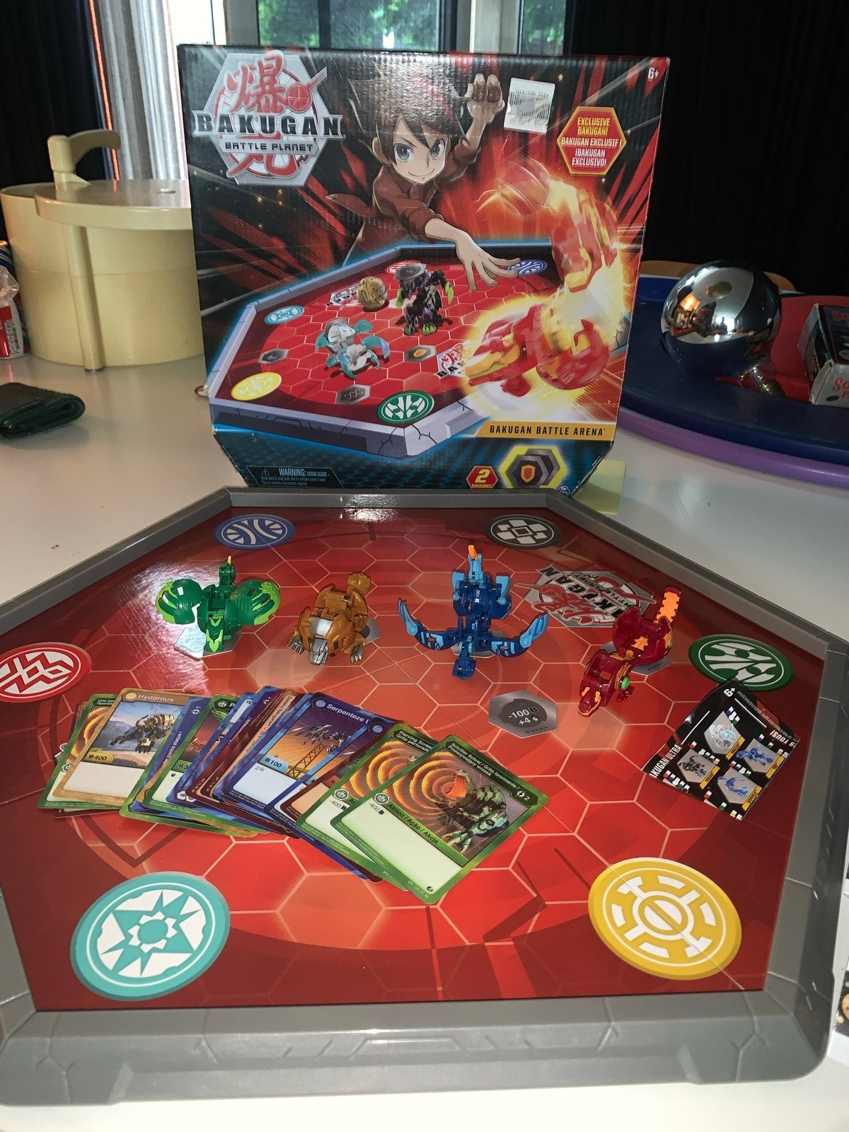 Bakugan Battle Planet Battle Arena met 4 Bakugan figuren, Ophalen of Verzenden, Zo goed als nieuw
