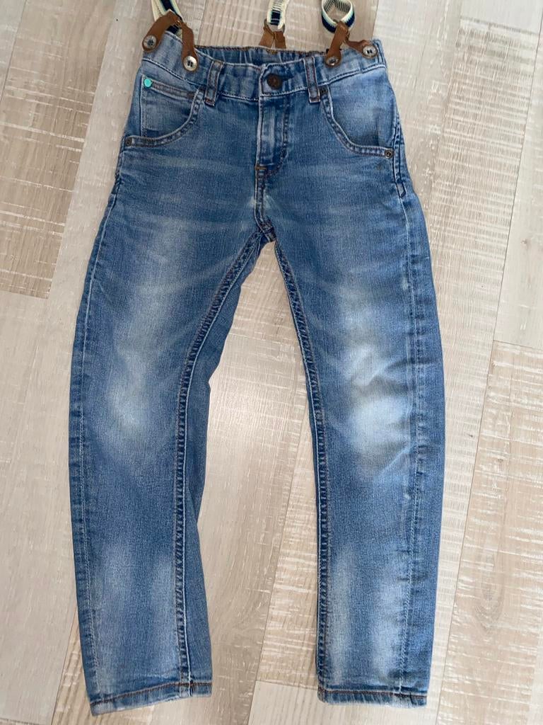 Stoere spijkerbroek met bretels voor jongens in maat 110, Kinderen en Baby's, Ophalen of Verzenden, Gebruikt, Jongen of Meisje