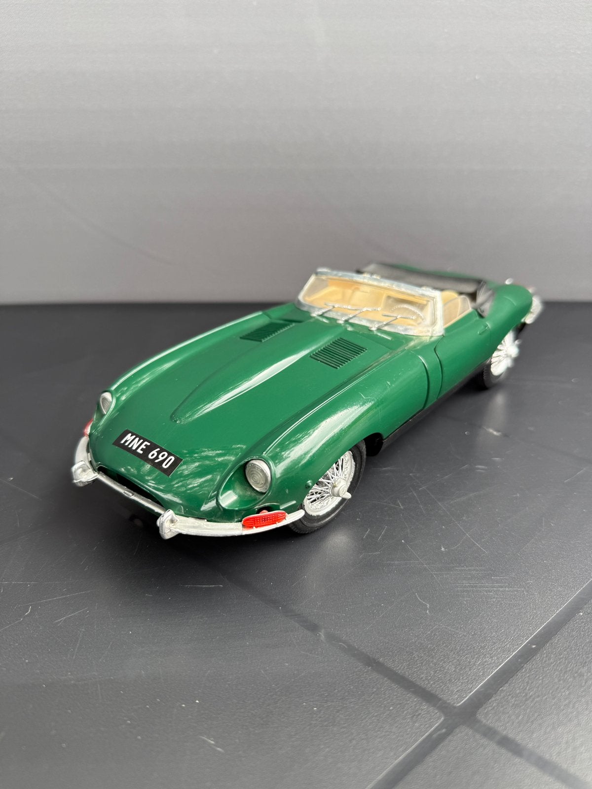 Jaguar XK.E 4.2 E type 1/18 Polistil, Ophalen of Verzenden, Zo goed als nieuw