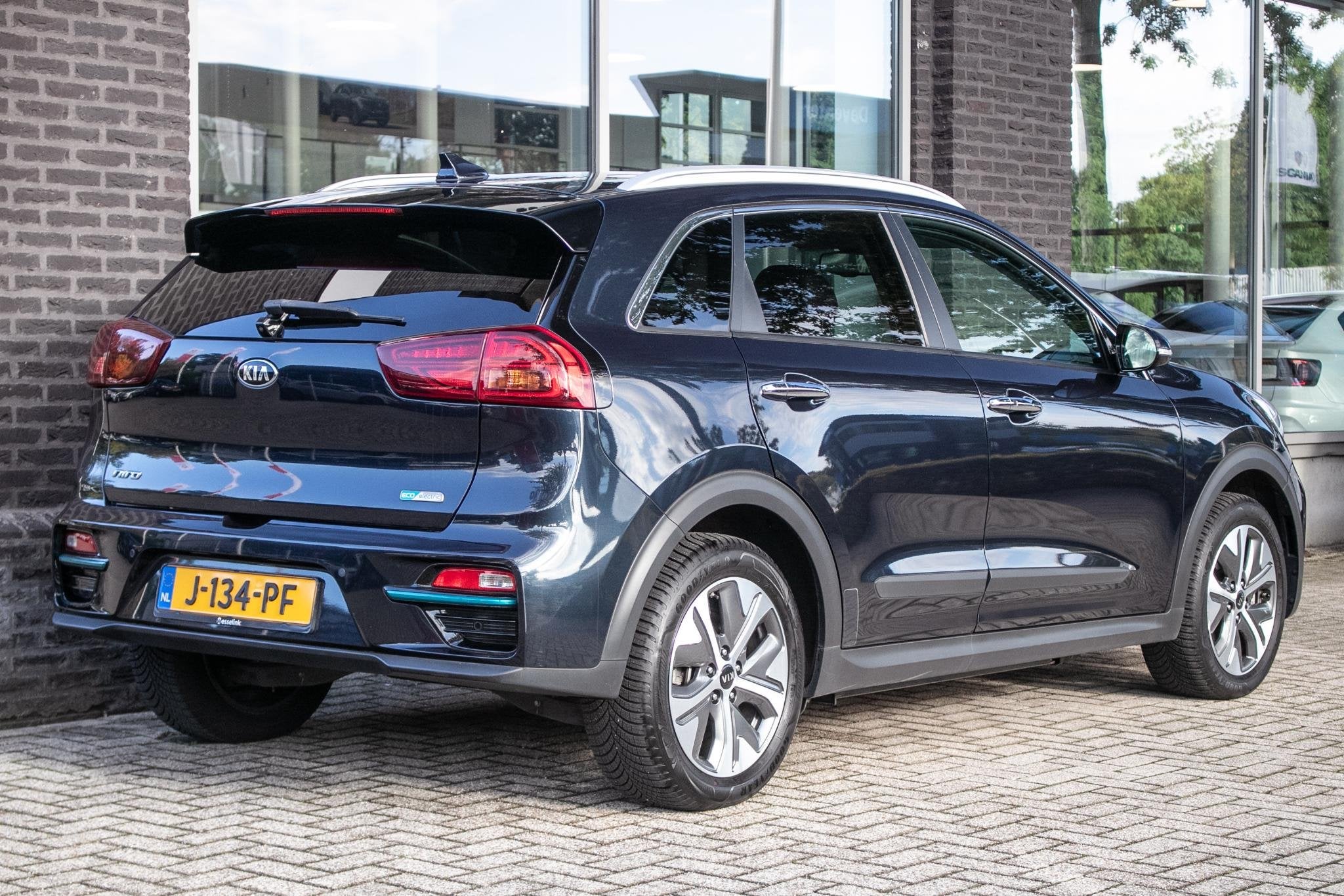 Kia e-Niro ExecutiveLine 64 kWh - 3 Fase | Leer | JBL Audio, Auto's, Gebruikt, 1712 kg, Blauw, 64 kWh