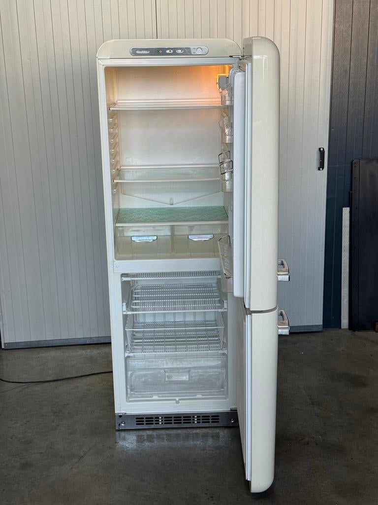 Smeg Koelkast met Vriezer - Crème Retro Design, Witgoed en Apparatuur, Bella, 200 liter of meer, 60 cm of meer, Met aparte vriezer