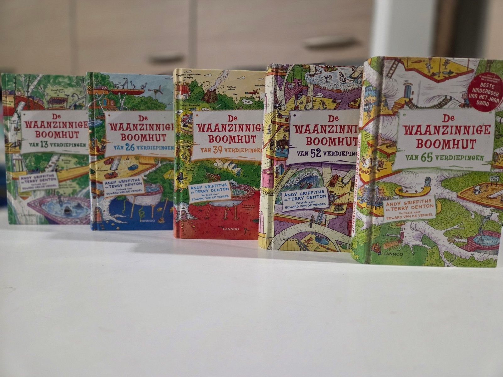 De Waanzinnige Boomhut deel 1 tm 5, Ophalen of Verzenden, Zo goed als nieuw