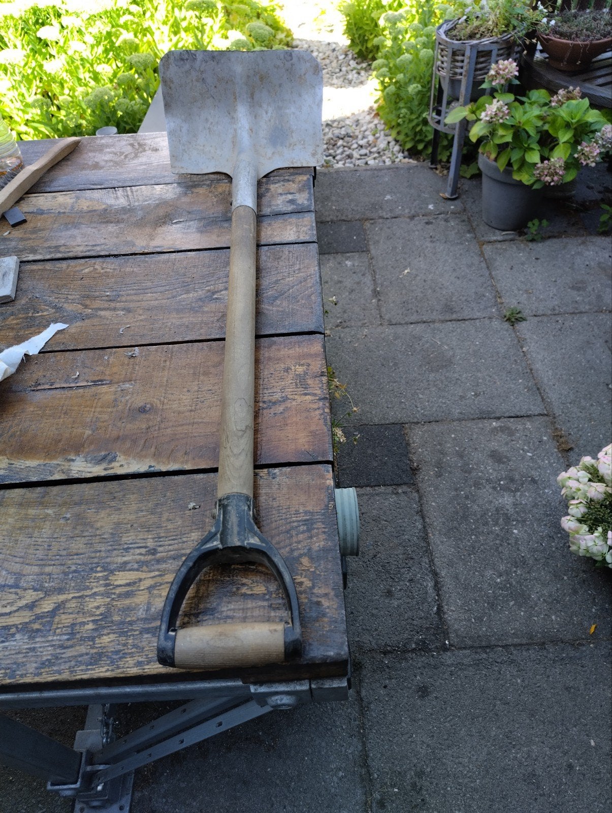 Graanschop met houten steel en kunststof handgreep, Ophalen