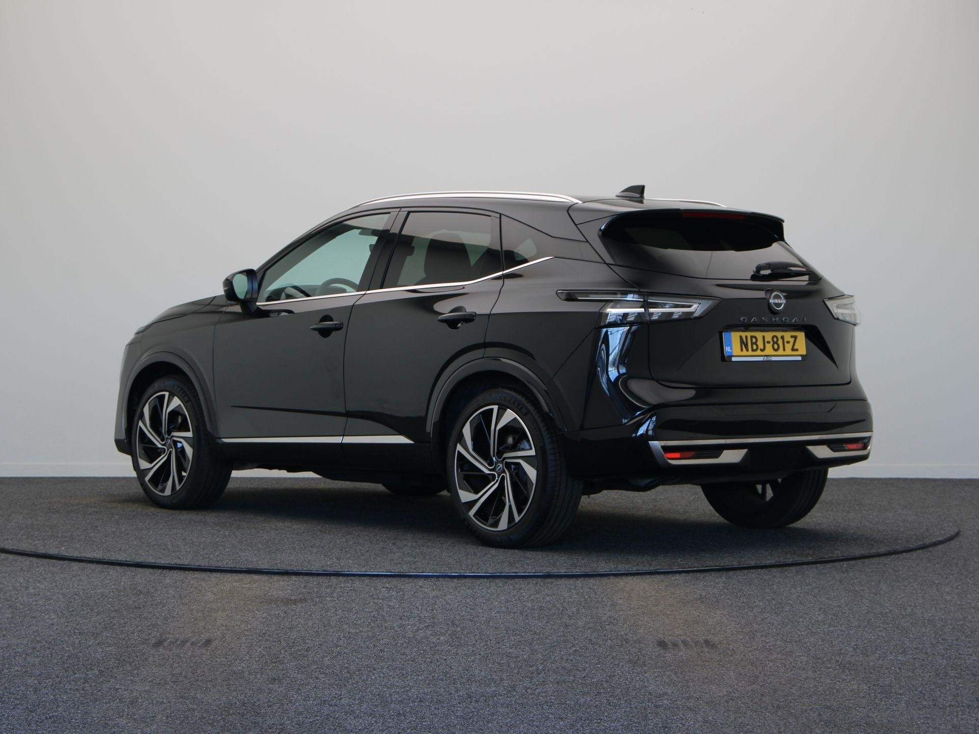 Nissan Qashqai 158pk MHEV Xtronic Tekna Plus | 1800kg geremd, Dealer onderhouden, Euro 6, 4 cilinders, Zwart