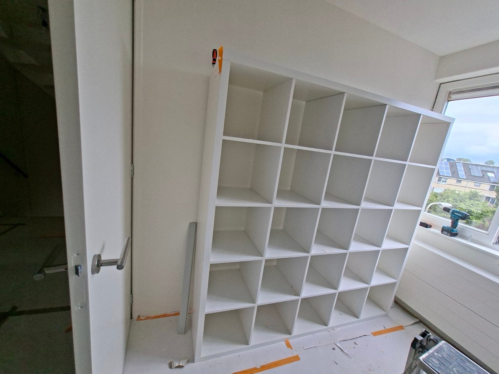 Witte vakkenkast met 25 vakken, Met plank(en), Gebruikt, 200 cm of meer, Modern, Functioneel