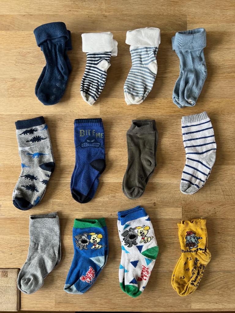 12 paar Kindersokken ongeveer 23-26 (2-3 jaar) Woezel en Pip, Kinderen en Baby's, Kinderkleding | Schoenen en Sokken, Gebruikt