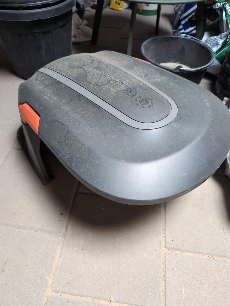 Gardena robotmaaier garage, Tuin en Terras, Robotmaaiers, Gebruikt, Meer dan 25 cm, Ophalen