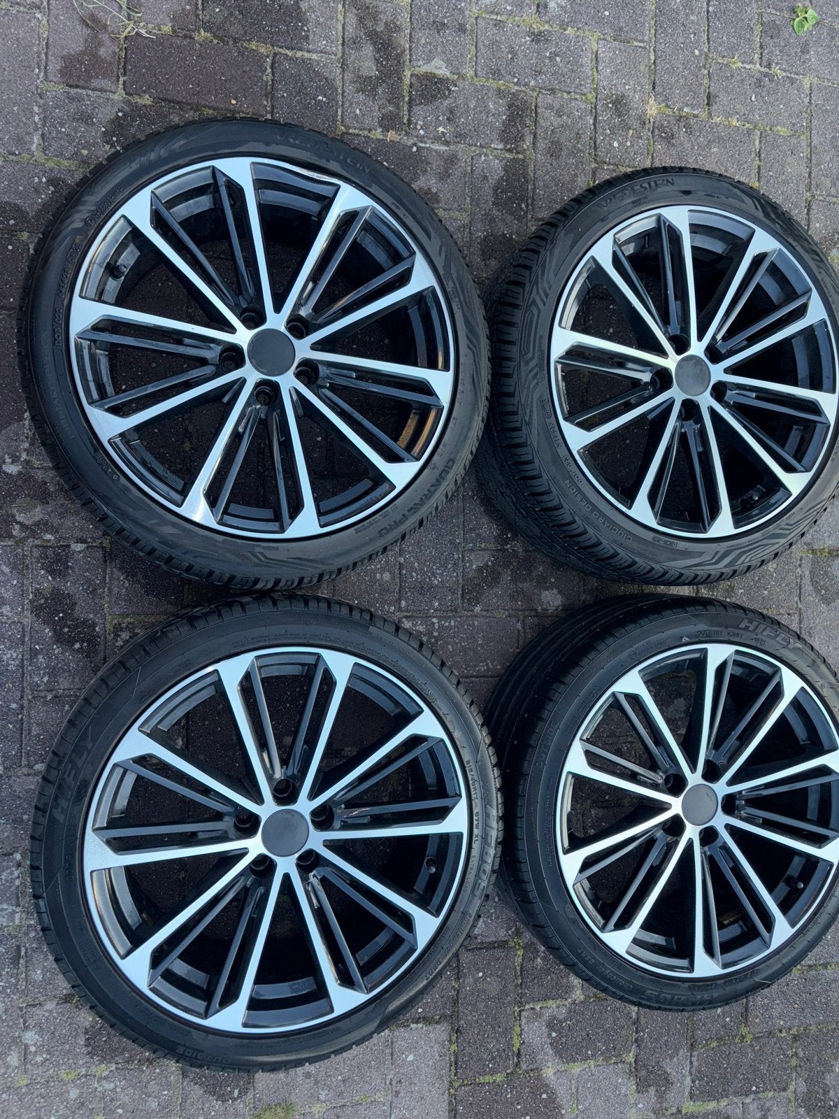 inch velgen met 215/40 R17 banden – 1 velg beschadigd, Auto-onderdelen, Ophalen, Banden en Velgen, 17 inch, All Season