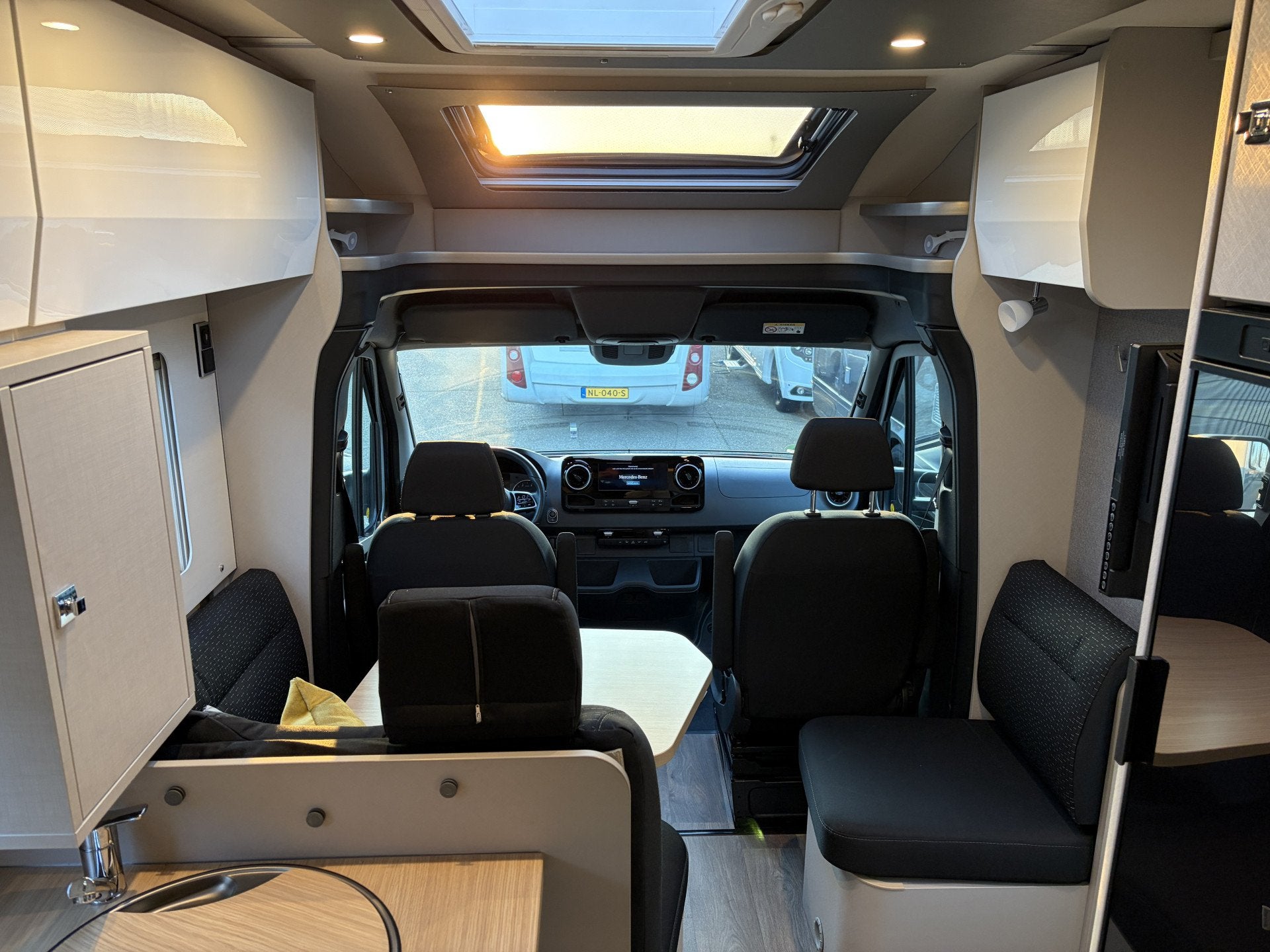 Hymer T 680 S Mercedes Aut Levelsysteem Luchtvering Trekhaak, Automaat, 7 tot 8 meter, Diesel, Hymer
