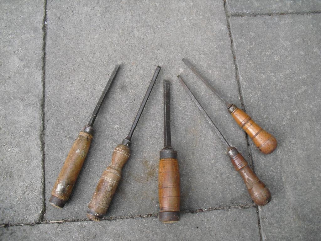TE KOOP VIJF  OUDE HOUT BEITELS, Antiek en Kunst, Antiek | Gereedschap en Instrumenten, Ophalen