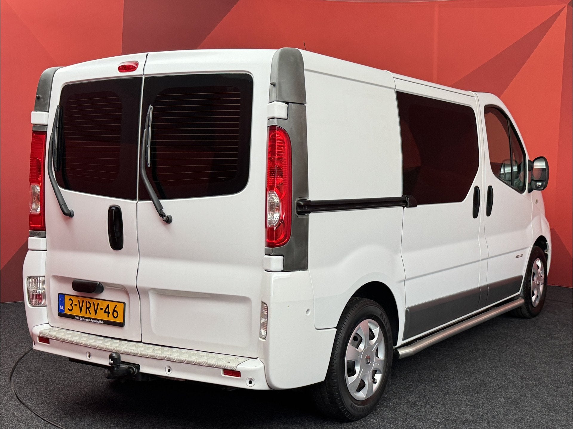 Renault Trafic 2.5 dCi T29 L1H1, Gebruikt, Zwart, 4 cilinders, Renault