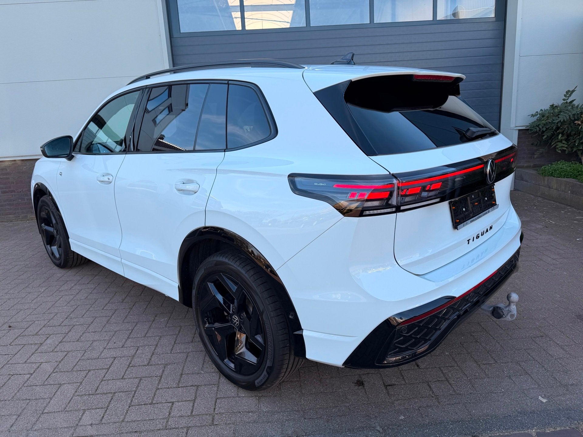Volkswagen Tiguan 2.0 TDI| R-Line/Pano/Massage/360 Camera/IQ, Auto's, Volkswagen, Automaat, Gebruikt, 150 pk, Origineel Nederlands