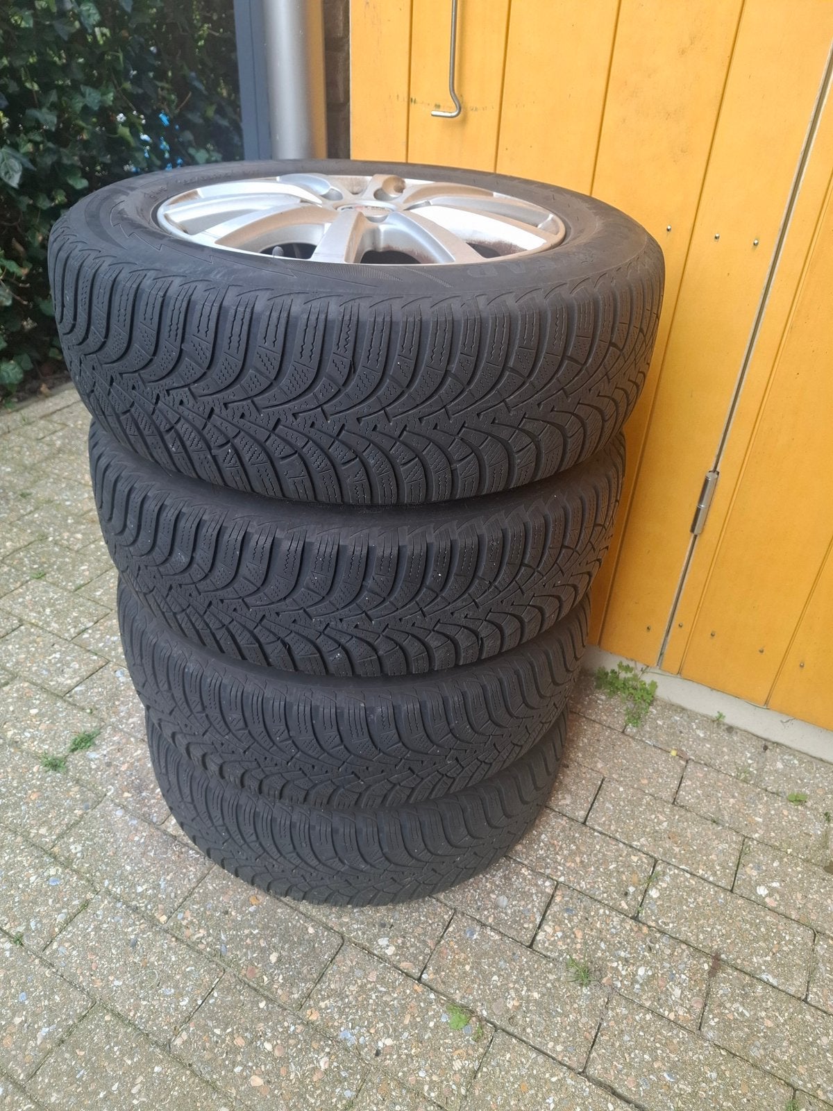 Goodyear winterbanden rotation ultragrip 9 195/65 r 15, Ophalen, Zo goed als nieuw