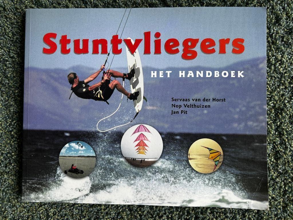 hét handboek stuntvliegers, Ophalen of Verzenden, Zo goed als nieuw, Sport, Hobby en Vrije tijd