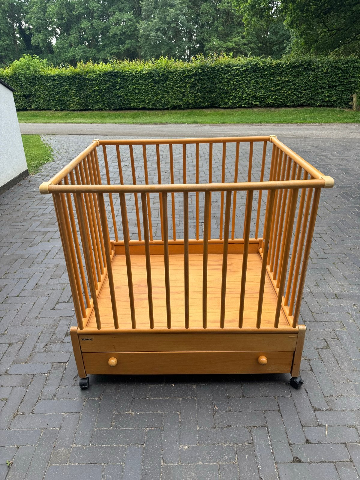 Bopita Box met Lade en Wieltjes - Houten Baby Box, Kinderen en Baby's, Boxen, Ophalen, Gebruikt, Vierkant, Lade