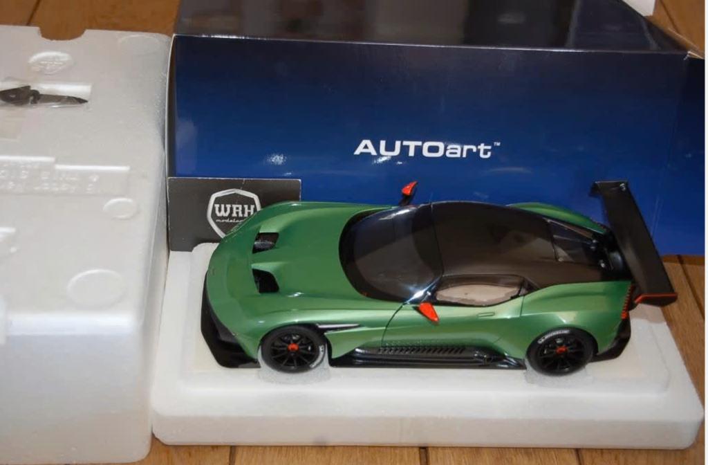 1:18 ASTON MARTIN VULCAN green Autoart 70263 in box WRH, Hobby en Vrije tijd, Modelauto's | 1:18, Verzenden, Zo goed als nieuw