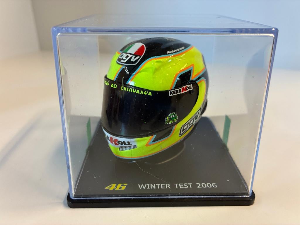 79765: Helm - MotoGP - Valentino Rossi - Winter test 2006, Hobby en Vrije tijd, Modelauto's | 1:5 tot 1:12, Overige typen, Zo goed als nieuw
