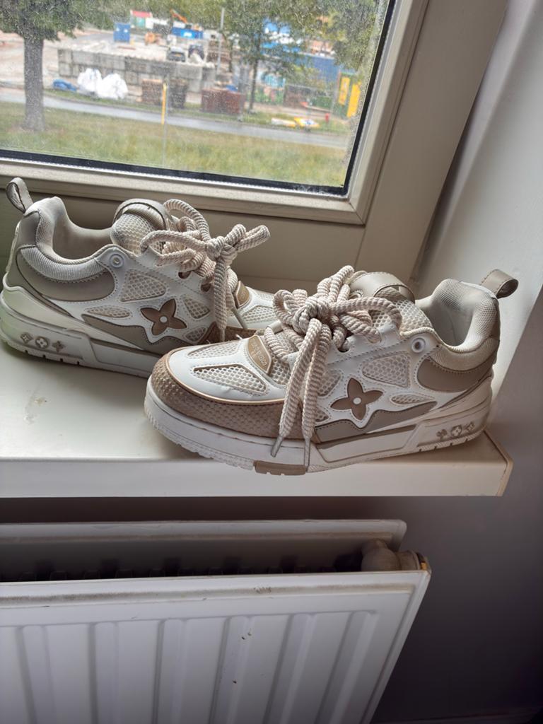 Louis Vuitton Skates Beige Maat 41, Beige, Ophalen of Verzenden, Sneakers of Gympen, Gedragen