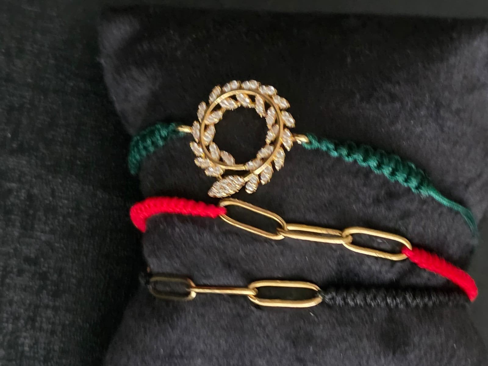 Set van 3 handgemaakte armbanden met gouden  kleur details, Met kristal, Nieuw, Ophalen of Verzenden, Goud