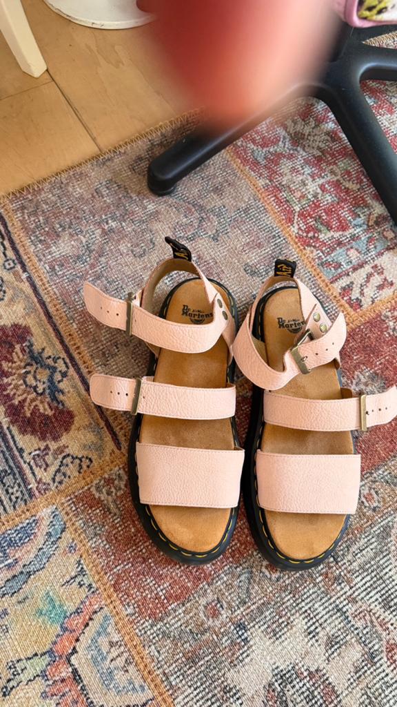 Dr Martens sandalen maat 43, Kleding | Dames, Schoenen, Ophalen of Verzenden, Nieuw
