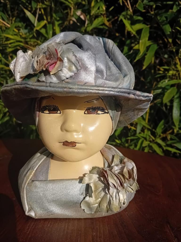 Originele Marijke Kok damesbuste met hoed – 18,5 cm, Minder dan 20 cm, Buste, Ophalen of Verzenden, Gemerkt