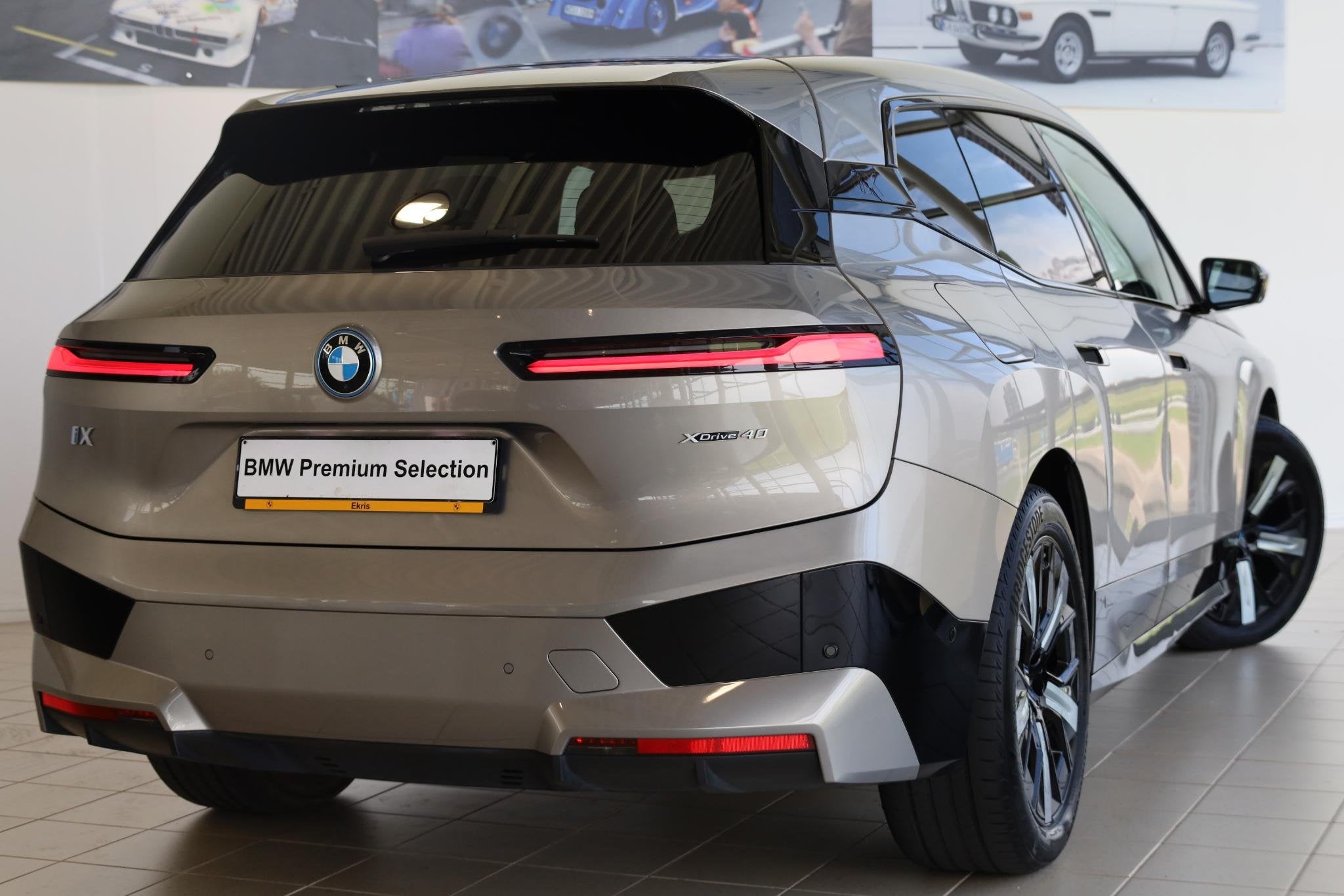 BMW iX xDrive40 Business Edition Plus 77 kWh | Rondom Camera, Auto's, Automaat, 34 min, Stof, Gebruikt