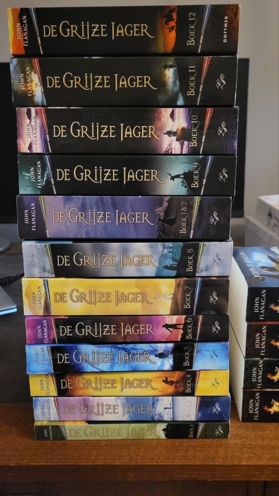 John Flanagan - De Grijze Jager & Broederband (16 boeken), Ophalen, Zo goed als nieuw, John Flanagan