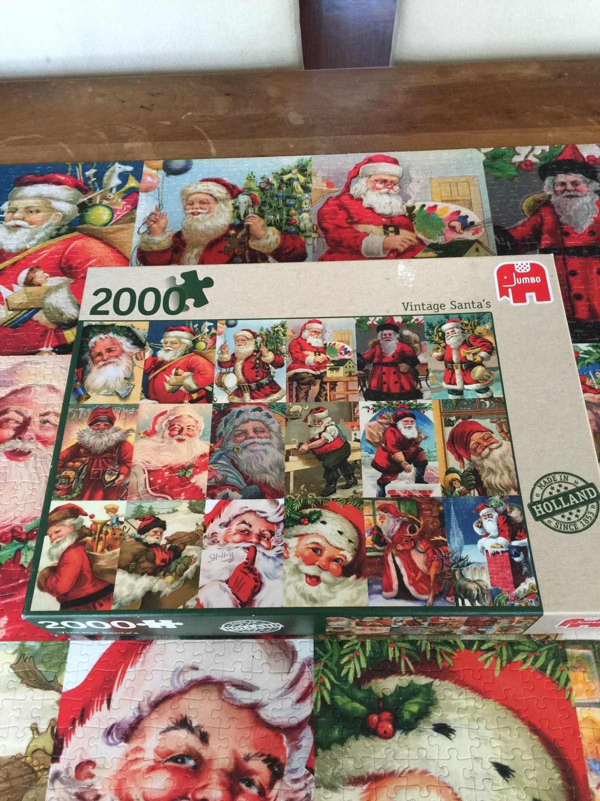 Jubo kerstpuzzel  2000 stukjes Vintage Santa’s, Ophalen of Verzenden, Meer dan 1500 stukjes, Gebruikt, Legpuzzel