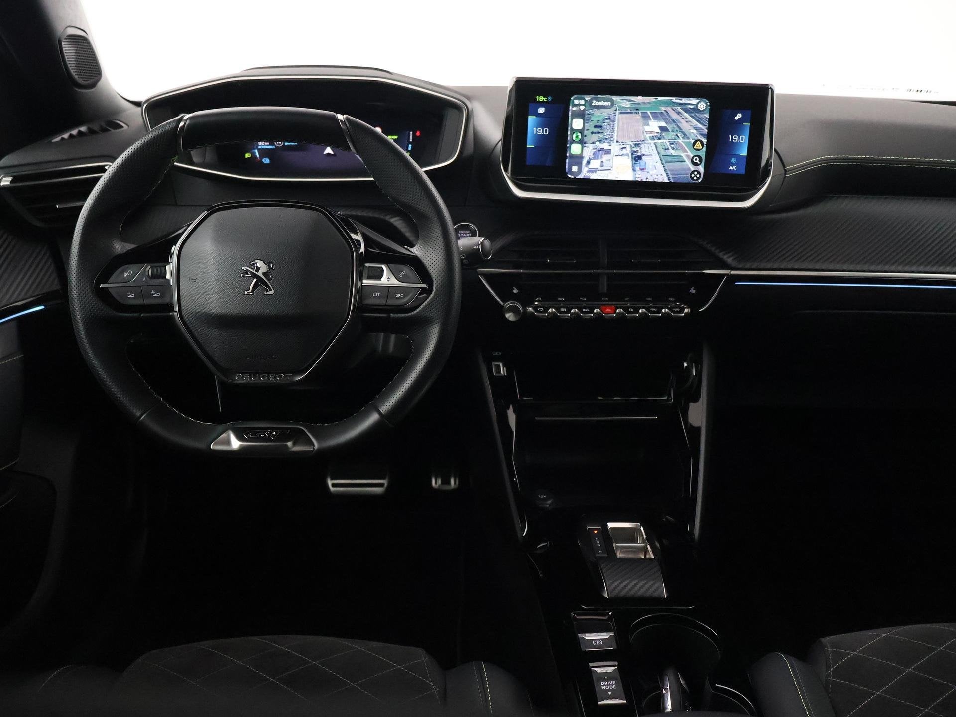 Peugeot e-2008 EV GT 50 kWh 3-FASE + ADAPTIVE CRUISE | PANOR, 330 km, 136 pk, Gebruikt, Zwart