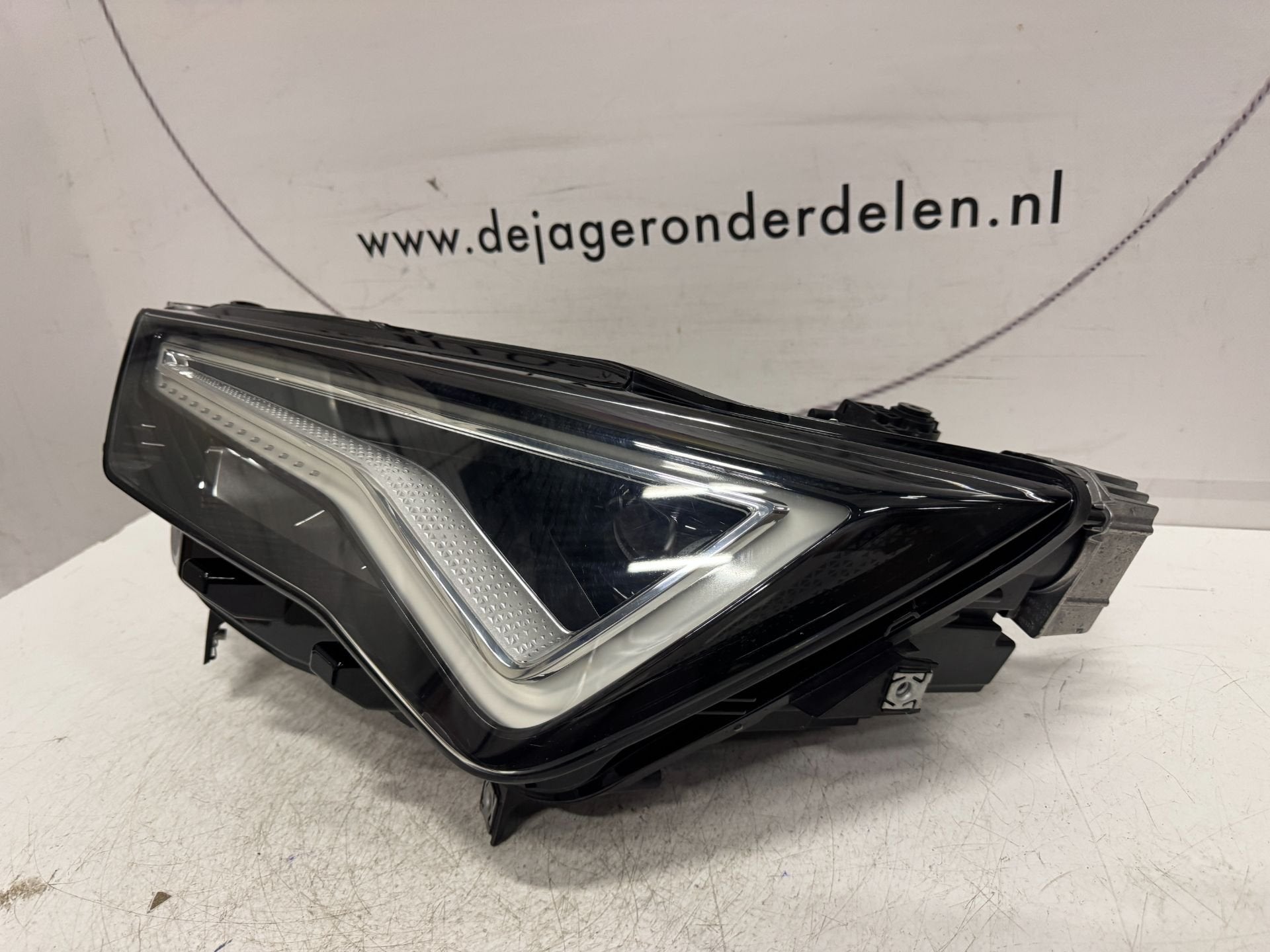 SEAT ATECA FACELIFT VOL LED KOPLAMP LINKS 576941031B 2020-, Gebruikt, Autovia A-2, Km 585 585
08760  Martorell, ES, Ophalen of Verzenden