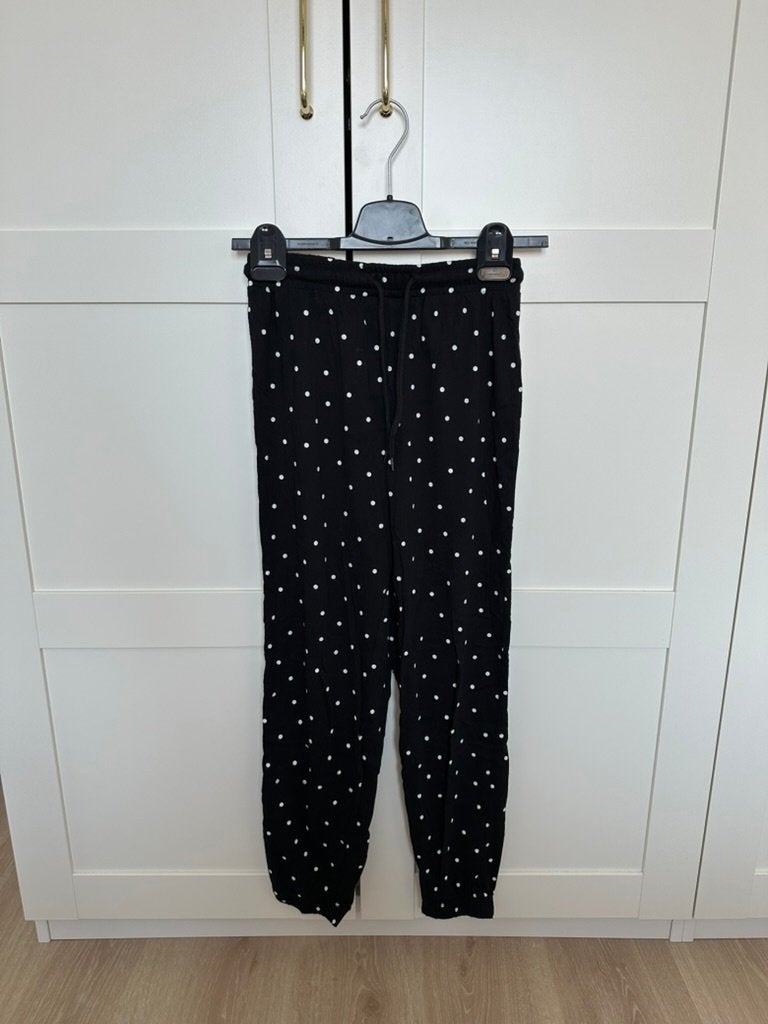 H&M lounge broek in zwart met witte polkadots - maat XS, H&M, Zwart, Nieuw, Ophalen of Verzenden