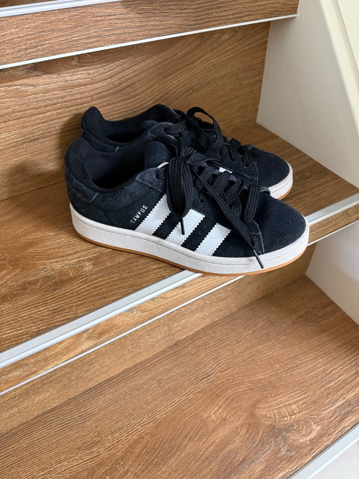 Adidas Campus sneakers - Zwart met witte strepen, Ophalen of Verzenden, Gedragen, Zwart, Sneakers of Gympen